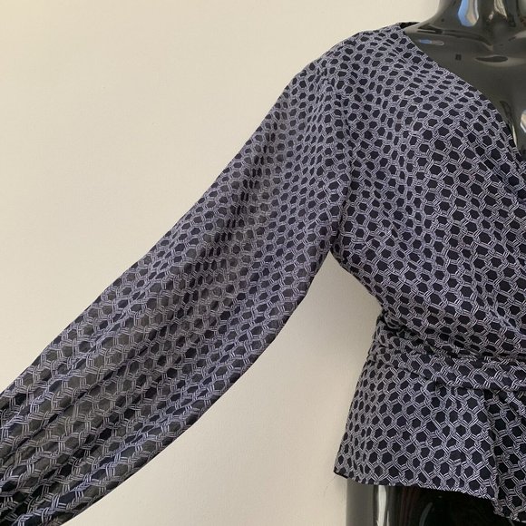 Hobbs Women's Wrap Blouse UK Size 16 Navy Blue Patterned Long Sleeve - Picture 3 of 9